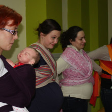 Warsztaty chustonoszenia w Szkole Rodzenia Bambino